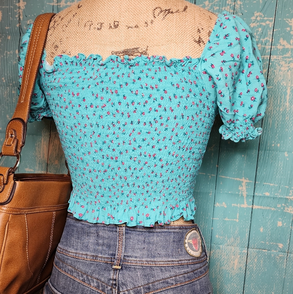 Y2k Cottagecore "Guess" Smocked Crop Top. - Picture 7 of 11